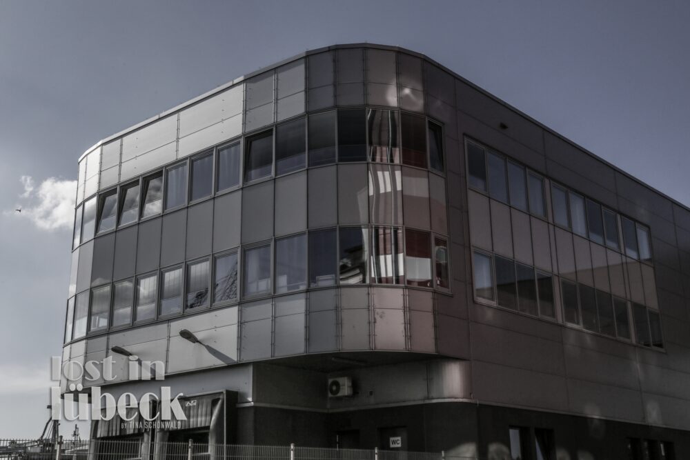 Hafenstrasse Lübeck Brüggen Cornflakesfabrik Spiegelung in Fenstern
