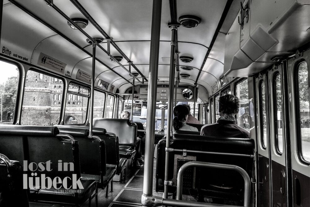 Holstentorplatz Lübeck aus altem Stadtbus Holstentor