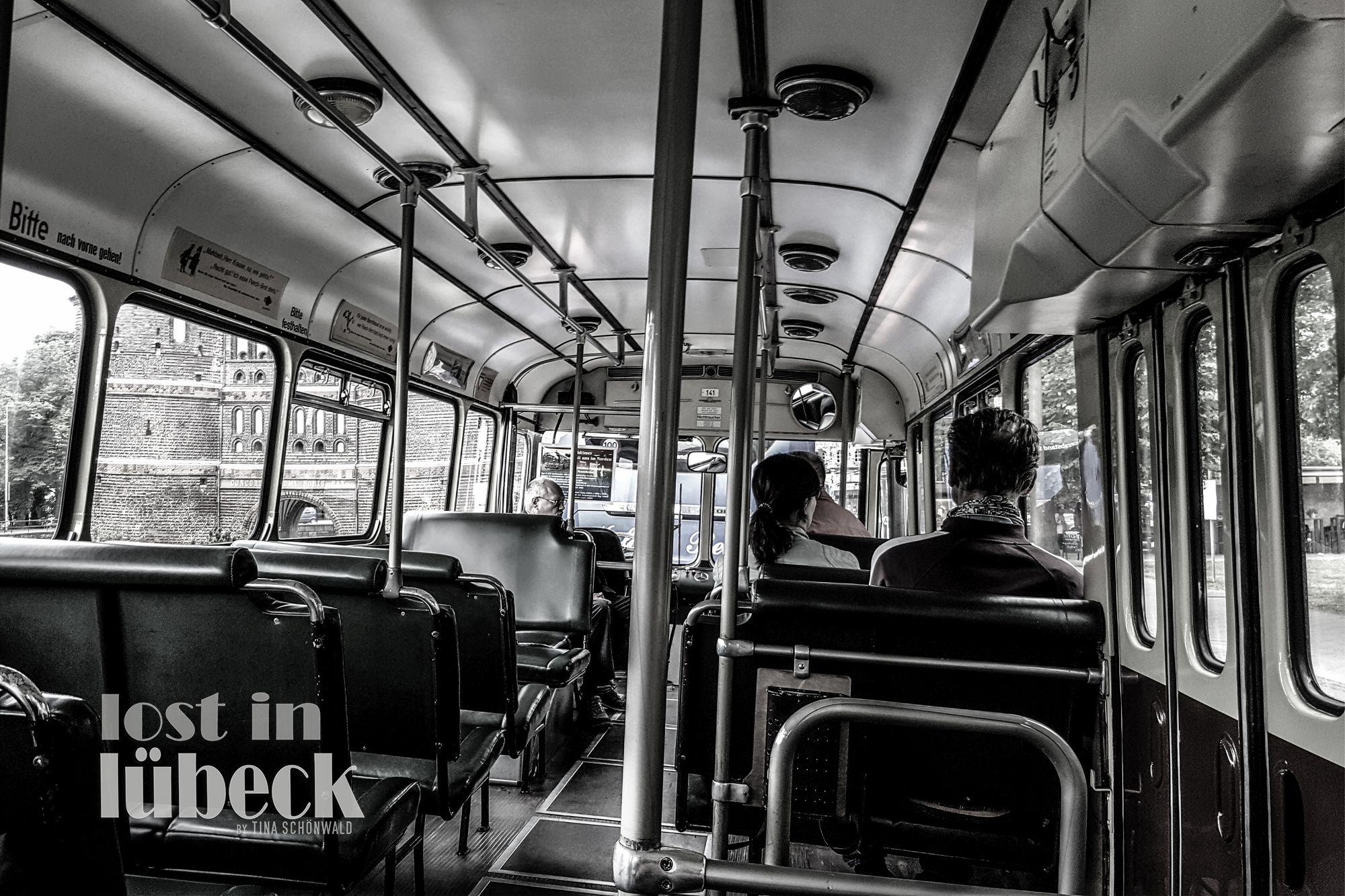 70 pfennig flohmarkt 2018 tina schönwald lost in lübeck Holstentorplatz Lübeck aus altem Stadtbus Holstentor
