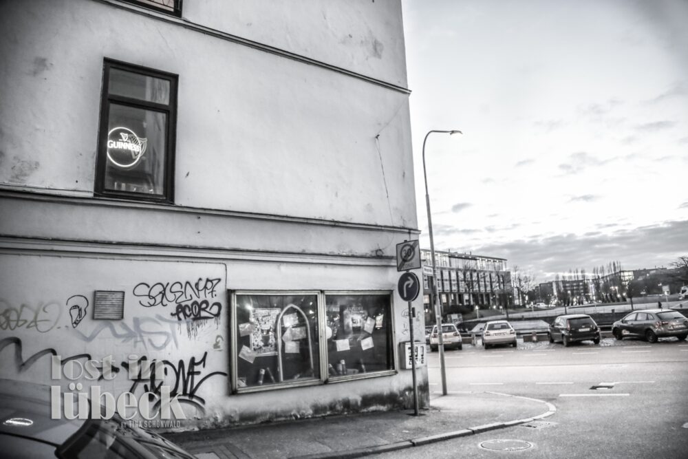 An der Untertrave Lübeck Häuserecke Blick auf die Trave