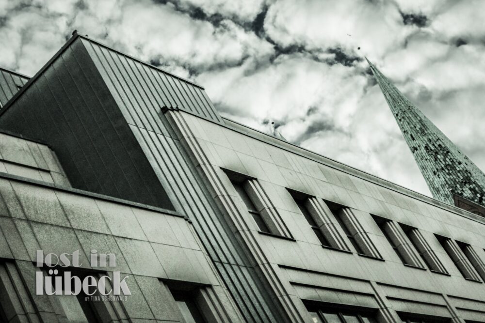 Dr. Julius Leber Strasse Lübeck Karstadt Blick in die Wolken