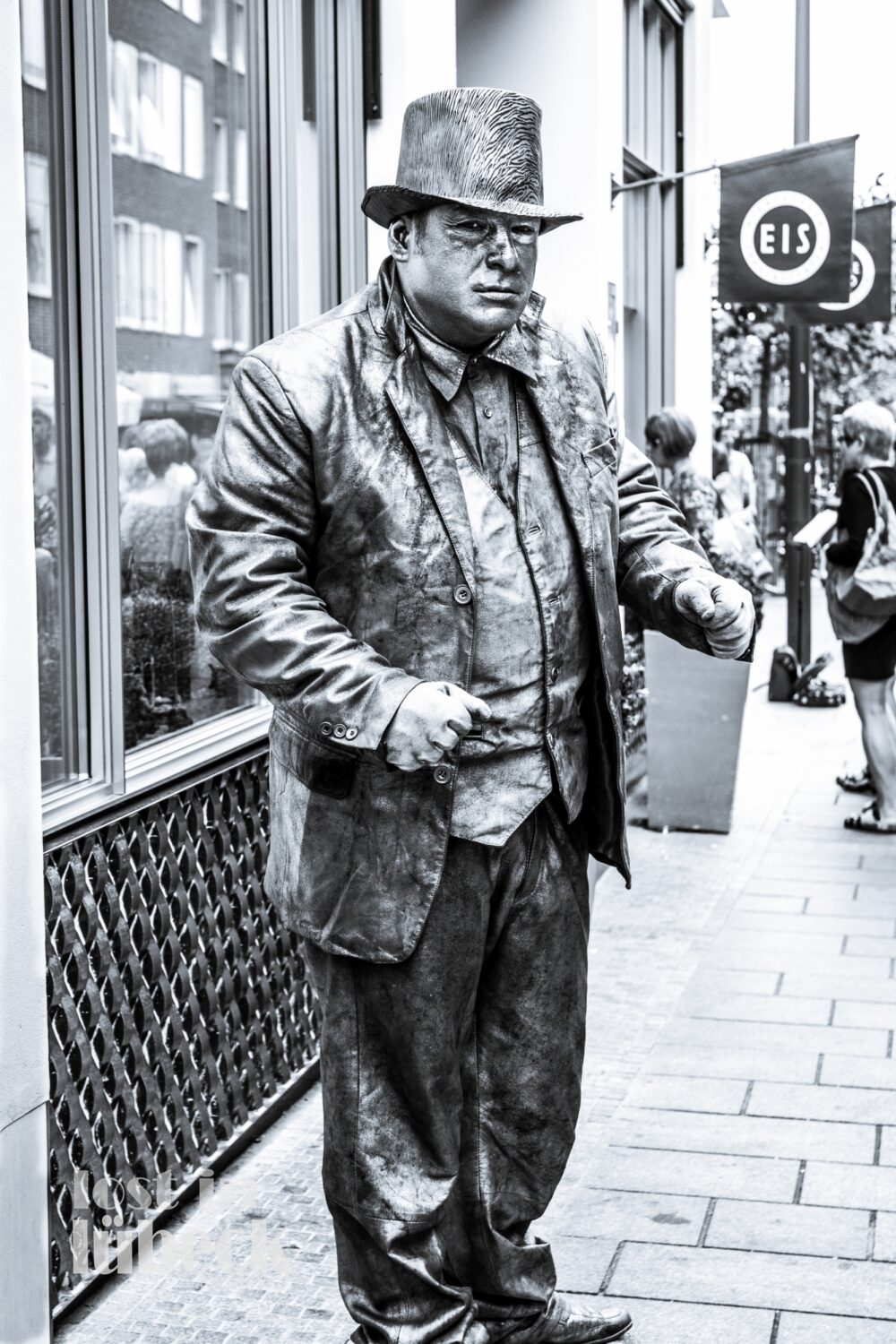 Breite Strasse Lübeck Strassenkünstler Statur Gold